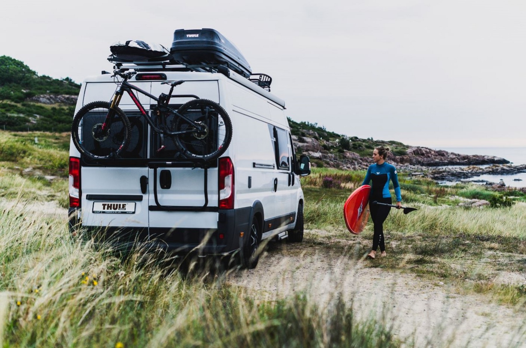 Upevňovací lišty Thule Elite Van XT VW Crafter 2, černá