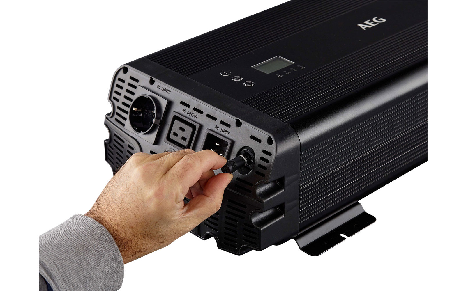 Měnič napětí AEG 338050 2000 W Sinus